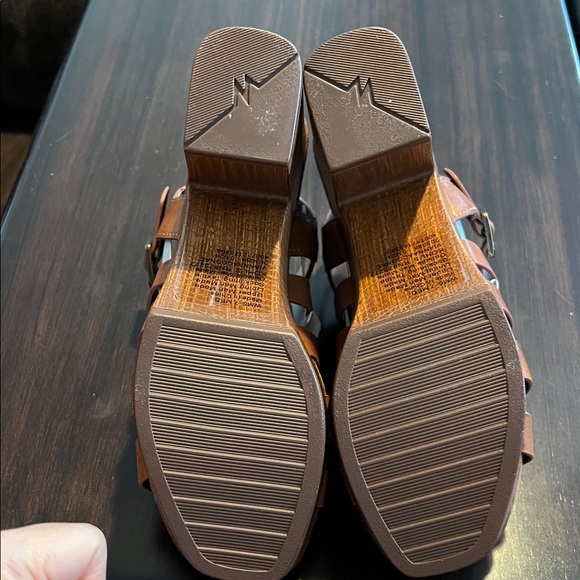 Sonoma Brown Platform Sandals - Picture 5 of 5